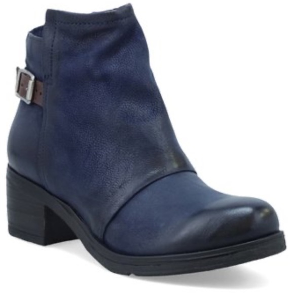 💙💙 Miz Mooz Navy Leather Ankle Boots 💙💙 - Picture 3 of 15